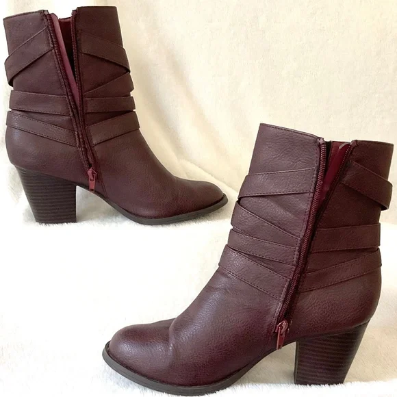JUSTFAB Katja Four Buckle Side Zip Faux Leather Block Heel Moto Boots Size 7.5 - Picture 3 of 13